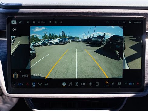 Used 2024 Rivian R1S Adventure AWD/4WD image 16