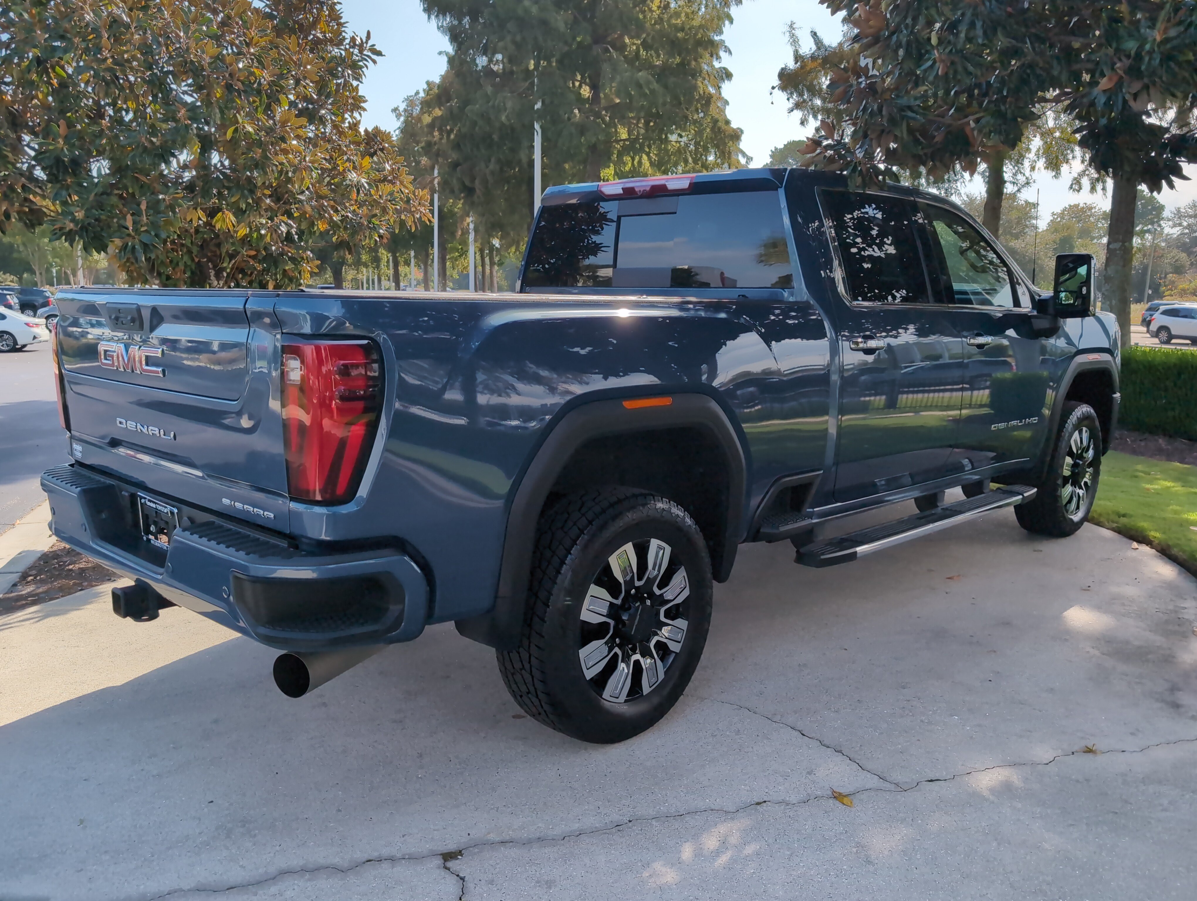 Used 2025 GMC Sierra 3500 Denali w/ Denali Reserve Package AWD/4WD image 9