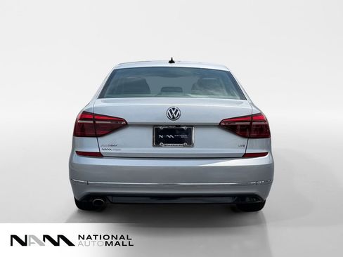 Used 2018 Volkswagen Passat 2.0T R-Line FWD image 4