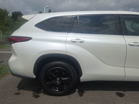 Used 2021 Toyota Highlander L FWD image 7