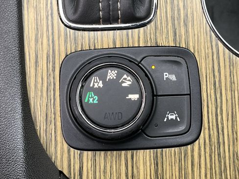 Used 2017 GMC Acadia Denali w/ Technology Package AWD/4WD image 18