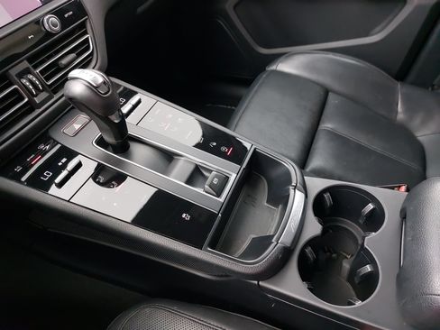 Certified 2023 Porsche Macan AWD/4WD image 27
