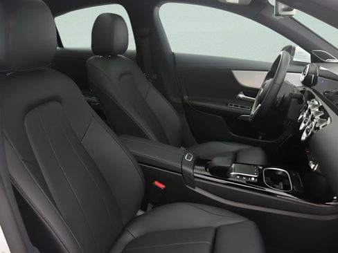 Used 2023 Mercedes-Benz CLA 250 image 28