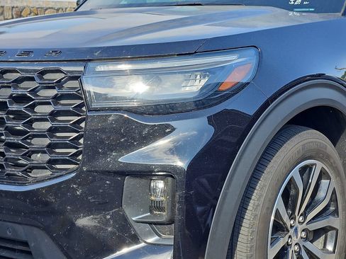 Used 2025 Ford Explorer ST-Line AWD/4WD image 3