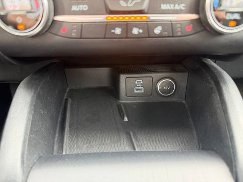 Used 2020 Ford Escape Titanium w/ Titanium Premium Package 2.0 AWD/4WD image 33