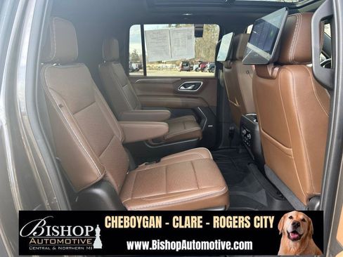 Used 2021 Chevrolet Suburban High Country w/ Premium Package image 28