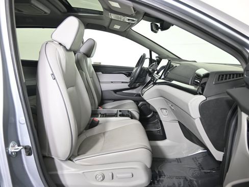 Used 2023 Honda Odyssey Elite image 13