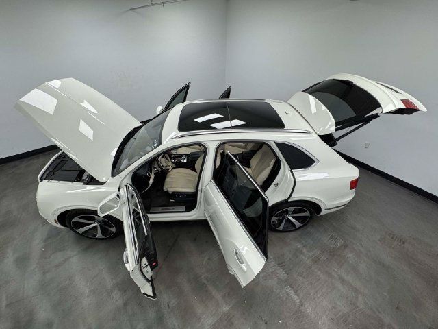 Used 2020 Bentley Bentayga AWD/4WD image 20