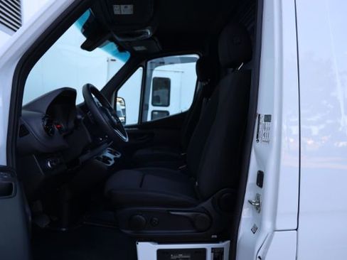 Used 2024 Mercedes-Benz Sprinter 2500 image 15