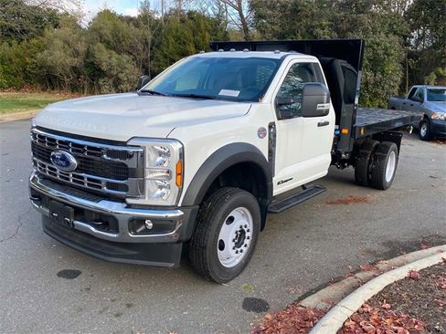 New 2025 Ford F550 4x4 Regular Cab Super Duty image 3