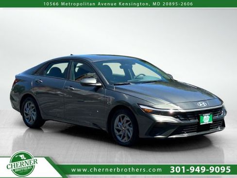 Used 2024 Hyundai Elantra SEL FWD image 1