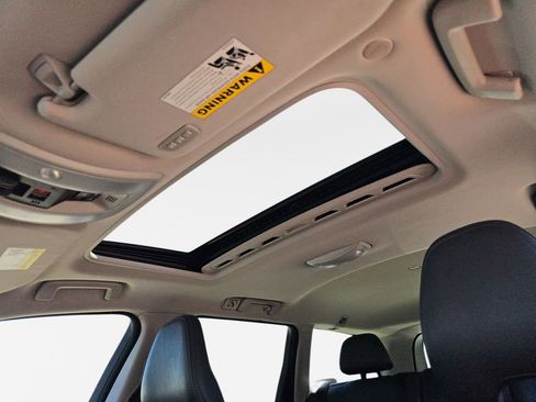 Used 2016 Volvo XC70 T5 Premier w/ Proximity Package image 33