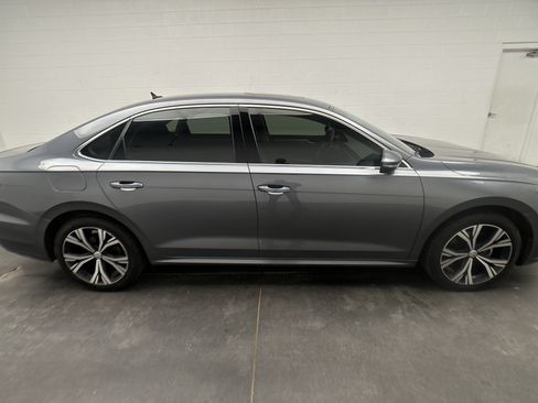 Used 2021 Volkswagen Passat 2.0T SE FWD image 10