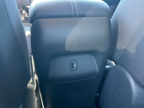 Used 2025 Nissan Sentra SV FWD image 19