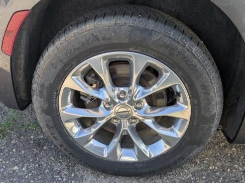 Used 2021 Chrysler Pacifica Touring-L AWD/4WD image 27