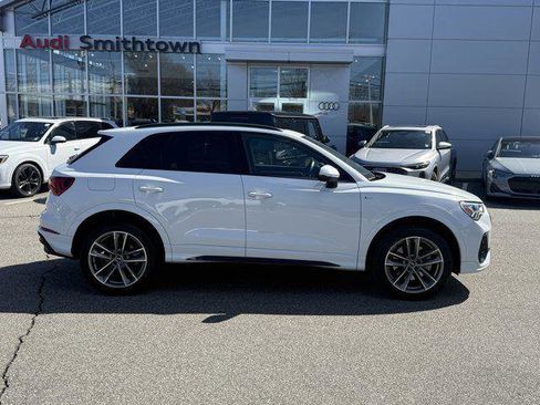 Used 2023 Audi Q3 2.0T Premium w/ Black Optic Sport Package AWD/4WD image 4