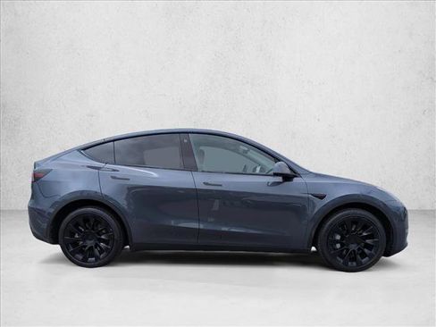 Used 2023 Tesla Model Y Long Range AWD/4WD image 4