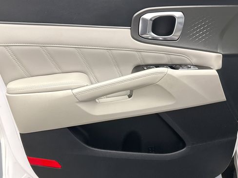 Used 2023 Kia Sorento SX image 9