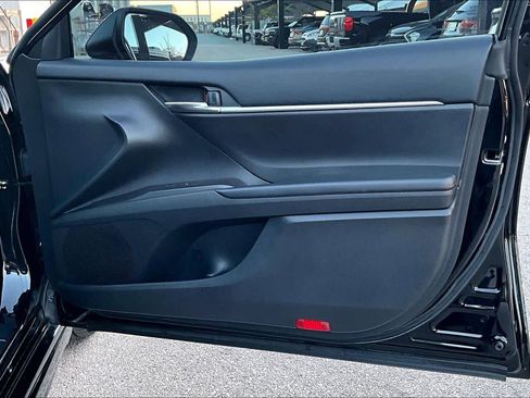 Used 2022 Toyota Camry SE image 21