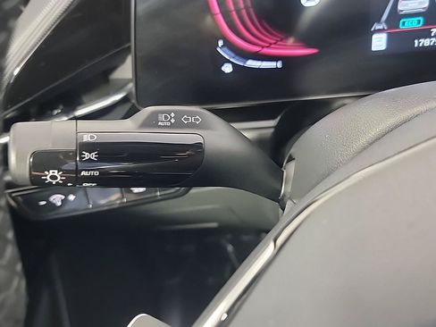 Used 2023 Kia Niro EX FWD image 27