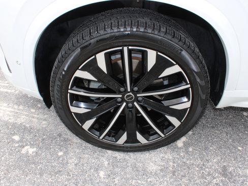 Used 2025 Volvo XC90 B6 Plus AWD/4WD image 12