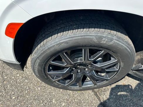Used 2023 Chevrolet Tahoe Premier AWD/4WD image 13