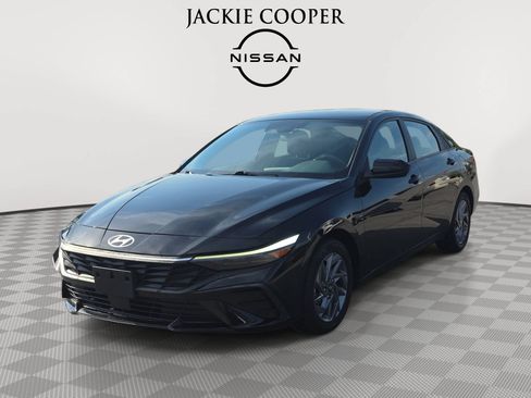 Used 2024 Hyundai Elantra SEL FWD image 1