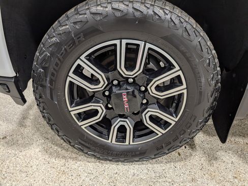 Used 2022 GMC Sierra 2500 AT4 w/ AT4 Premium Plus Package image 13