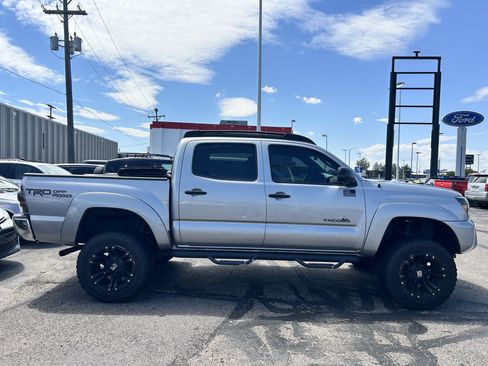 Used 2015 Toyota Tacoma 4x4 Double Cab w/ TRD Off-Road Package image 6