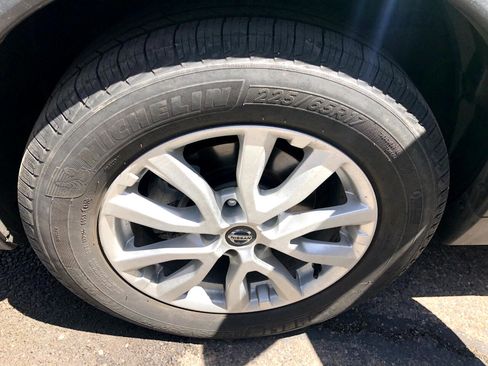 Used 2019 Nissan Rogue SV image 30