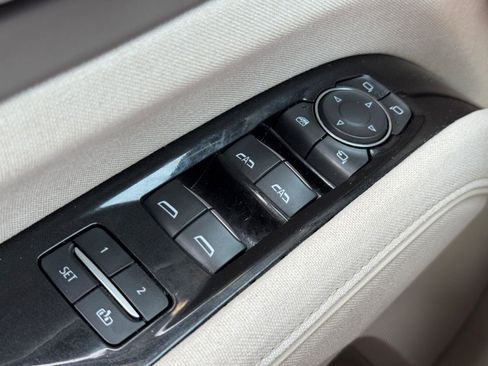 Used 2022 Cadillac Escalade Premium Luxury Platinum image 22