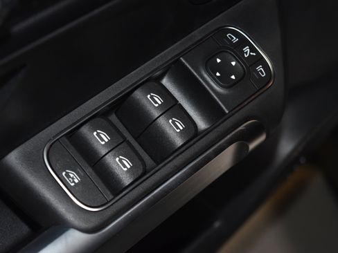 New 2026 Mercedes-Benz GLB 250 4MATIC image 5