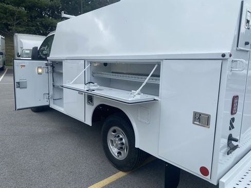 New 2025 Chevrolet Express 3500 w/ Power Convenience Package image 6