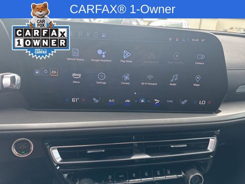 Used 2024 Chevrolet Traverse LT FWD image 2