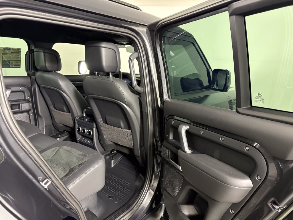 Used 2023 Land Rover Defender 110 AWD/4WD image 31