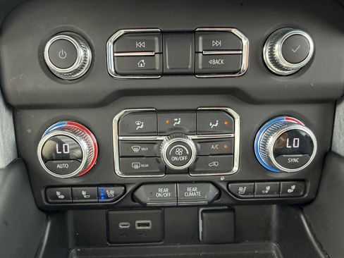 Used 2023 GMC Yukon XL SLT AWD/4WD image 19