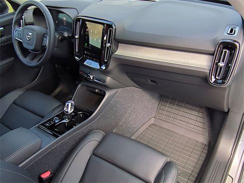 New 2026 Volvo XC40 B5 Plus w/ Protection Package Premier image 19