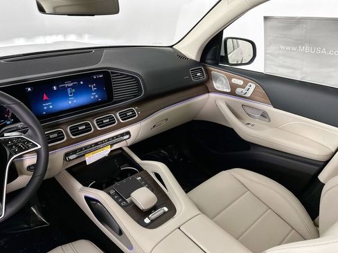 New 2026 Mercedes-Benz GLS 450 4MATIC image 25