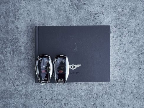 Used 2025 Bentley Bentayga image 84