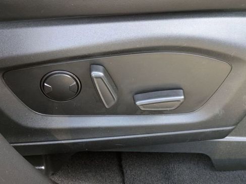 Used 2023 Ford Explorer XLT w/ Equipment Group 202A image 40