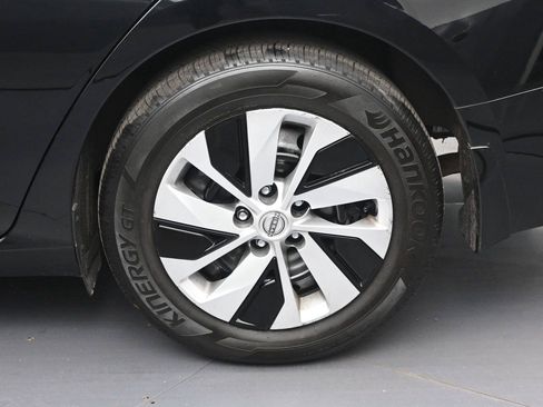 Used 2024 Nissan Altima 2.5 S FWD image 11