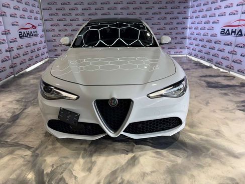 Used 2017 Alfa Romeo Giulia image 4