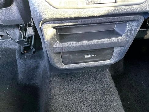 Used 2024 Volkswagen Taos SE image 16