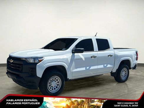 Used 2025 Chevrolet Colorado W/T RWD image 2