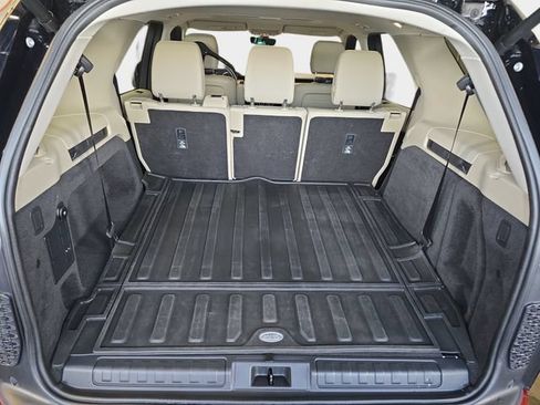 Used 2018 Land Rover Discovery SE AWD/4WD image 14