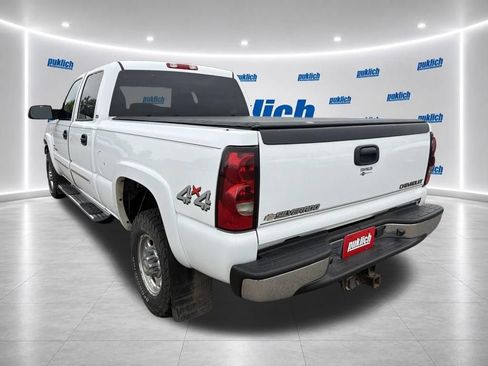 Used 2005 Chevrolet Silverado 2500 LS w/ Heavy-Duty Power Package AWD/4WD image 5