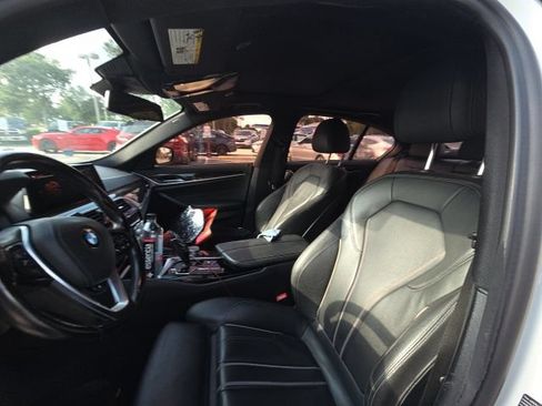 Used 2020 BMW 530i w/ Convenience Package RWD image 7
