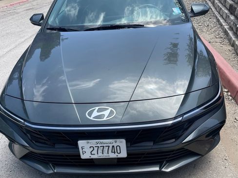 Used 2025 Hyundai Elantra SEL FWD image 2