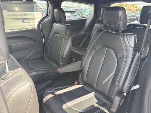 Used 2025 Chrysler Voyager LX FWD image 27