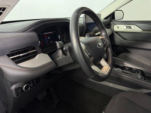 Used 2025 Ford Explorer Active RWD image 14